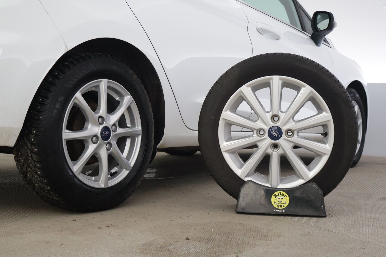 Ford Fiesta 2017 1,1 85hv M5 Titanium 5-ovinen * Lämmitettävä tuulilasi / Ratinlämmitin / P. Tutka / Vakkari / Bluetooth * - Suomi-auto / Lohkolämmitin / Kahdet renkaat Fordin alumiinivanteilla