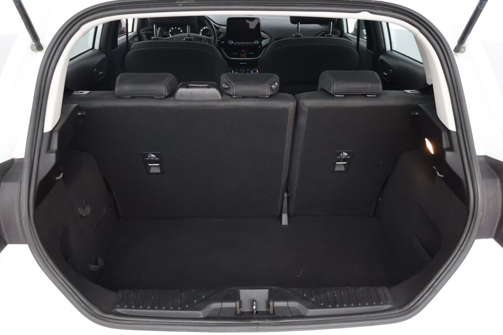 Ford Fiesta 2017 1,1 85hv M5 Titanium 5-ovinen * Lämmitettävä tuulilasi / Ratinlämmitin / P. Tutka / Vakkari / Bluetooth * - Suomi-auto / Lohkolämmitin / Kahdet renkaat Fordin alumiinivanteilla