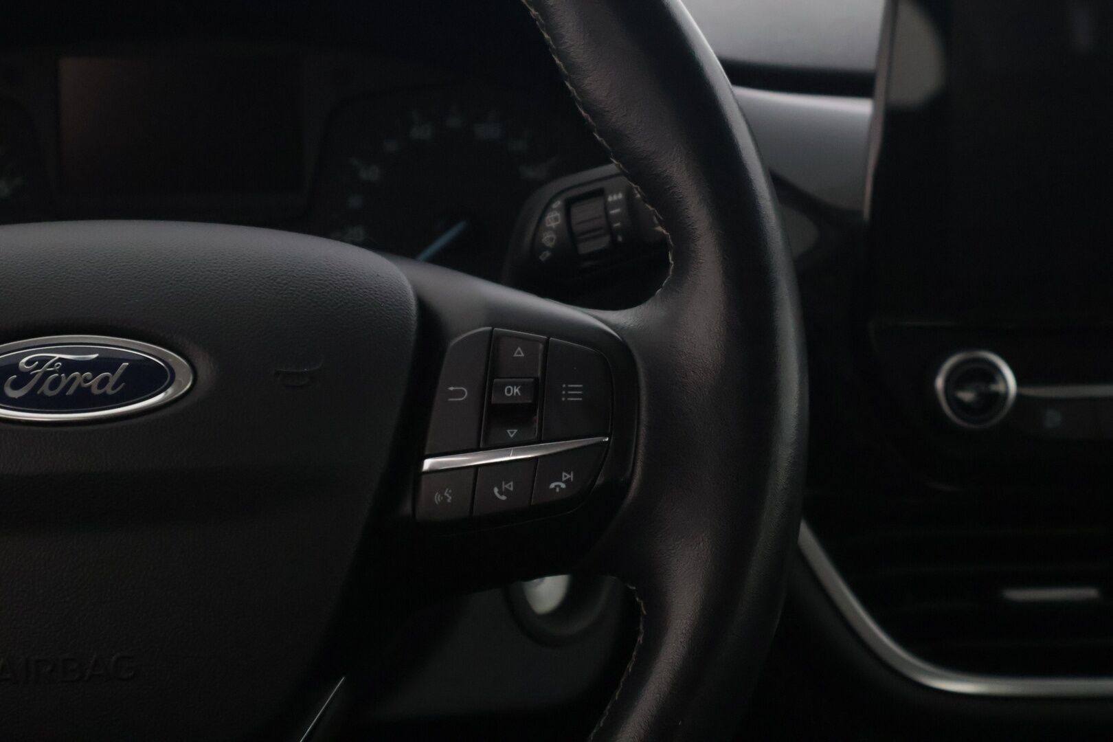 Ford Fiesta 2017 1,1 85hv M5 Titanium 5-ovinen * Lämmitettävä tuulilasi / Ratinlämmitin / P. Tutka / Vakkari / Bluetooth * - Suomi-auto / Lohkolämmitin / Kahdet renkaat Fordin alumiinivanteilla