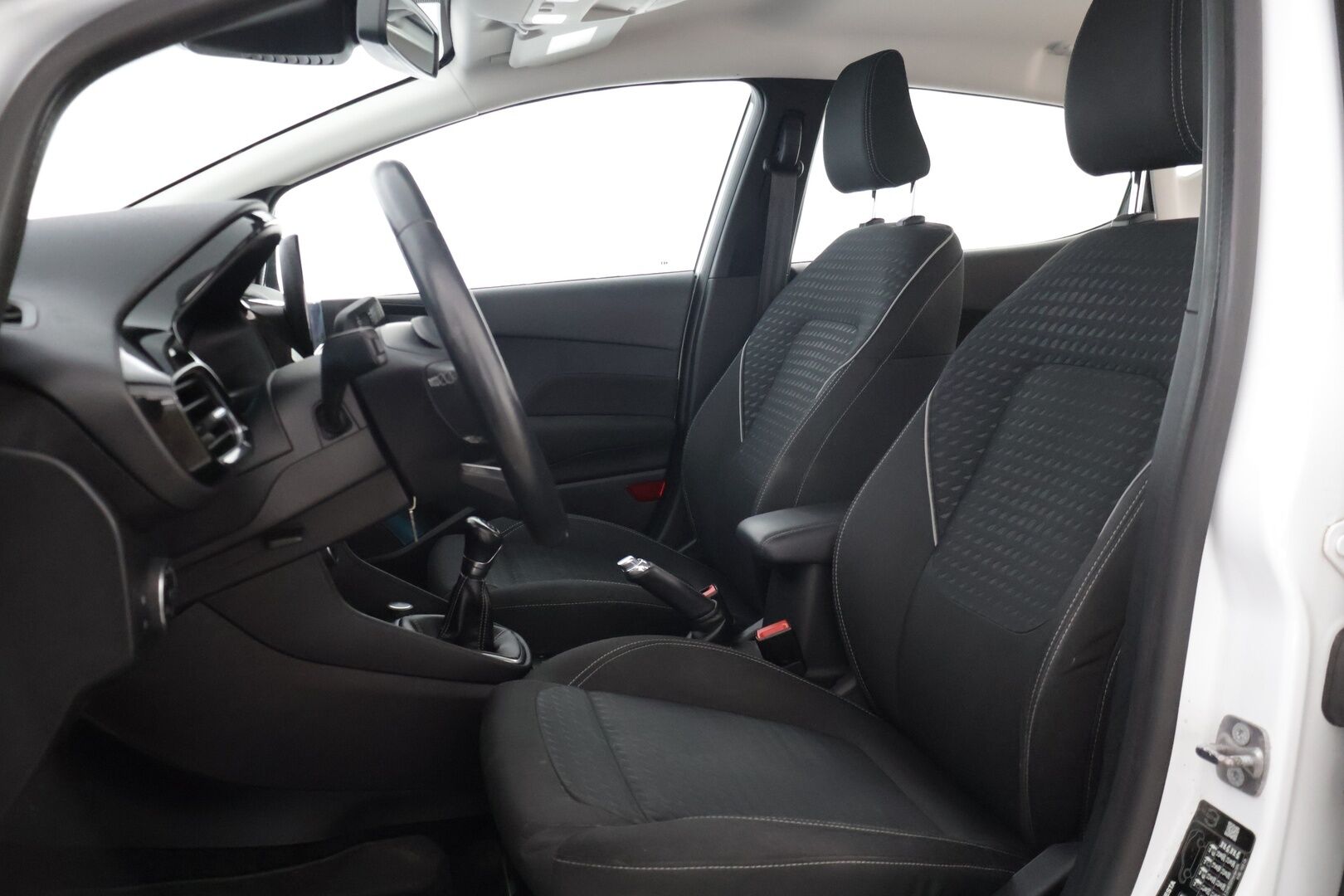 Ford Fiesta 2017 1,1 85hv M5 Titanium 5-ovinen * Lämmitettävä tuulilasi / Ratinlämmitin / P. Tutka / Vakkari / Bluetooth * - Suomi-auto / Lohkolämmitin / Kahdet renkaat Fordin alumiinivanteilla