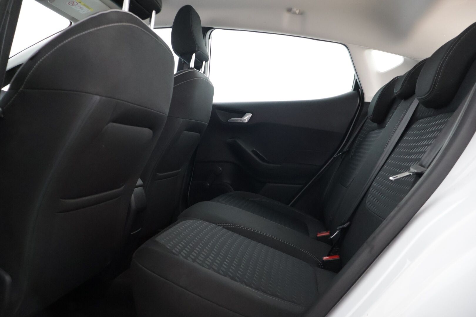 Ford Fiesta 2017 1,1 85hv M5 Titanium 5-ovinen * Lämmitettävä tuulilasi / Ratinlämmitin / P. Tutka / Vakkari / Bluetooth * - Suomi-auto / Lohkolämmitin / Kahdet renkaat Fordin alumiinivanteilla