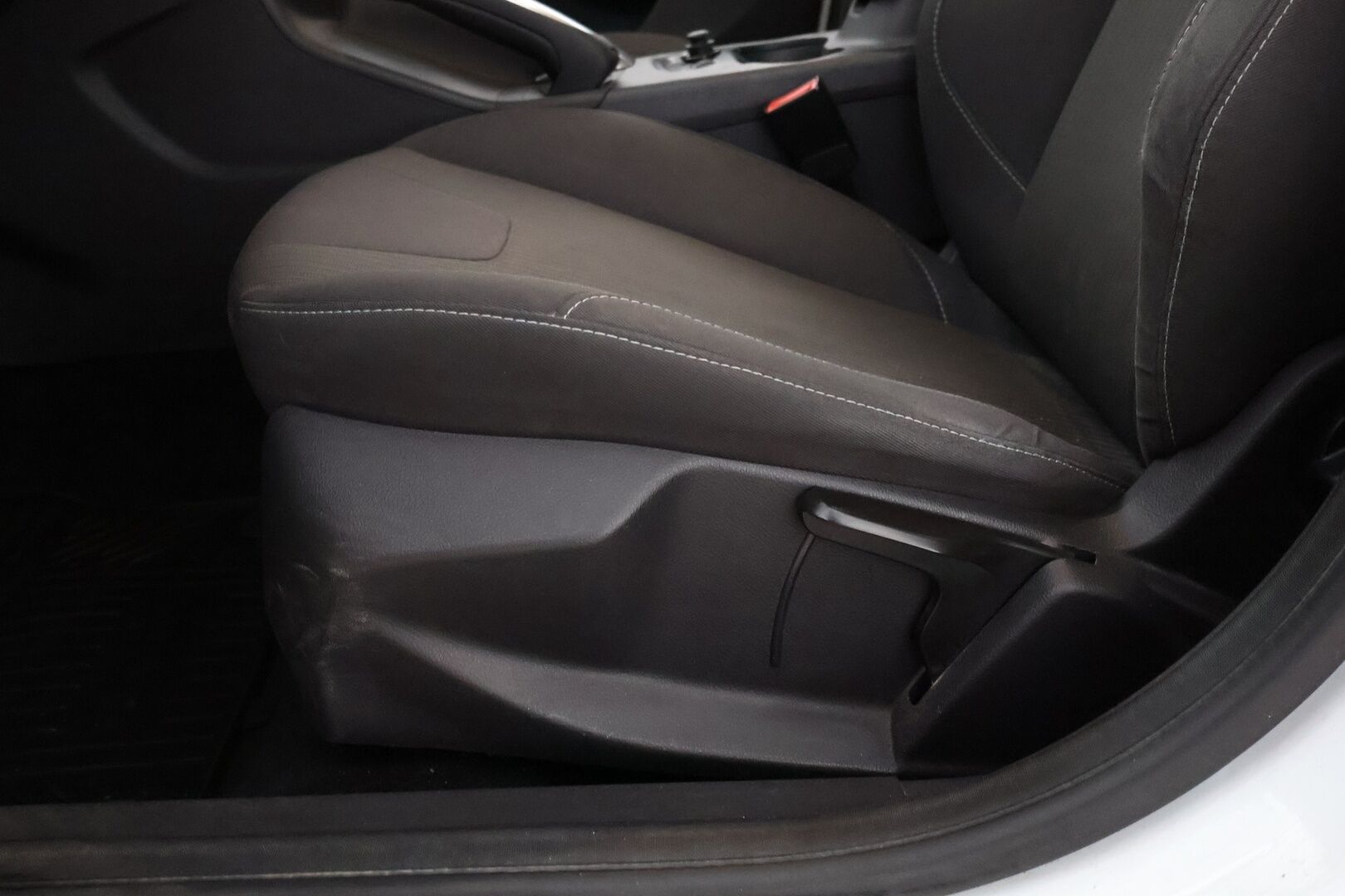 Ford Focus 2011 FOCUS Farmari (AC) 4ov 1560cm3 *MYYDÄÄN HUUTOKAUPAT.COM*