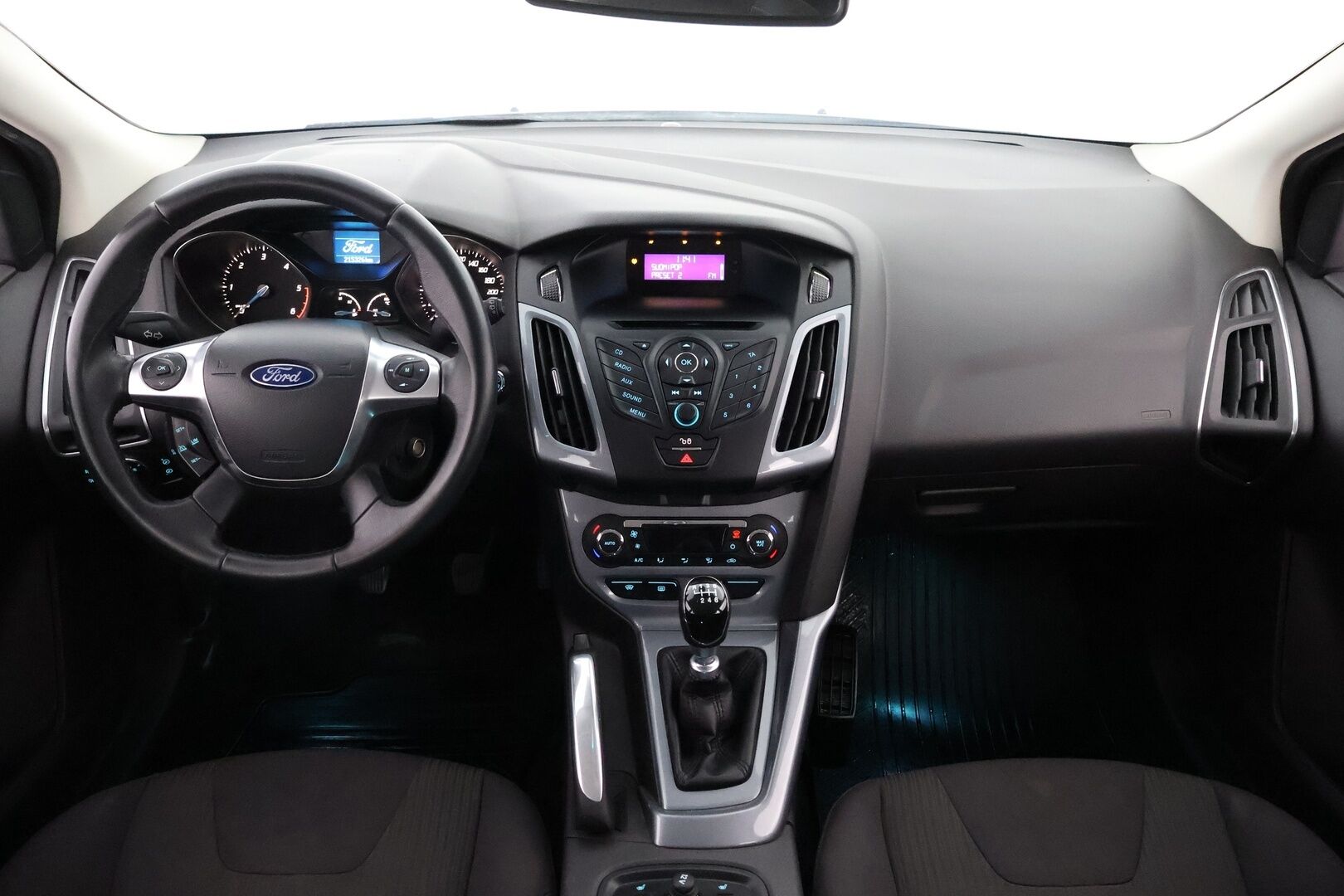 Ford Focus 2011 FOCUS Farmari (AC) 4ov 1560cm3 *MYYDÄÄN HUUTOKAUPAT.COM*