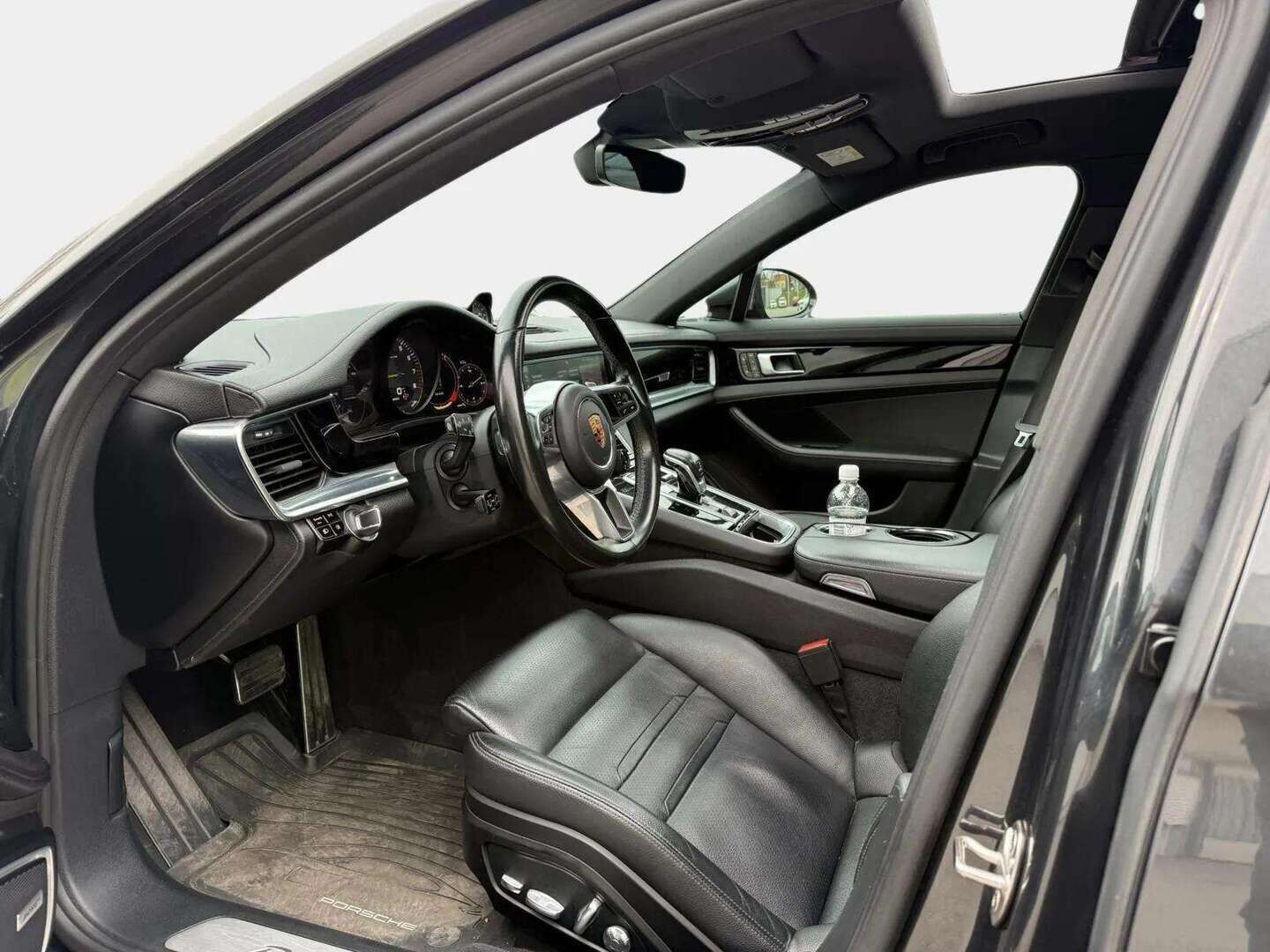 Porsche Panamera 2018 4 E-Hybrid / ACC / BOSE / Panorama / 14-penkit / Ambiente-valaistus / BLIS / Sport-putkenpäät / 360-kam. / - Todella siisti! / Kattavat varusteet / 2x vanteet&renkaat / 3-om. Suomi-auto / Huippu huoltohistoria! - HULLUT AVAJAISHULINAT KORKOTARJOUS 3,29 %