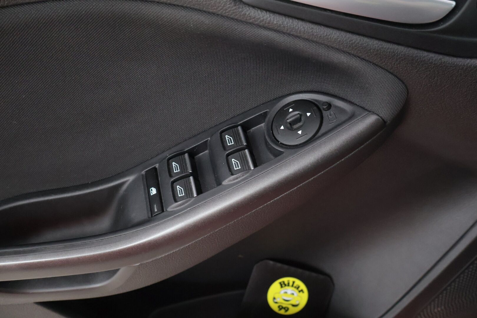 Ford Focus 2018 1,0 EcoBoost 125 hv Start/Stop M6 ST-Line **Navi / Android ja apple auto / Vakkari / Tutkat / lohko** - Kahdet renkaat aluilla / Huoltokirja
