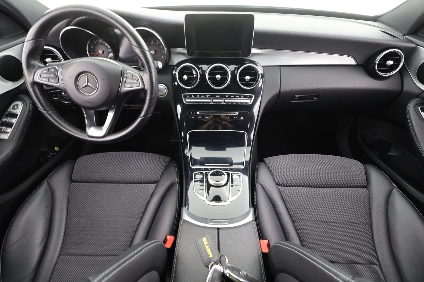 Mercedes-Benz C 2018 200 4Matic A Edition Avantgarde * Vakkari / Sportpenkit / ILS-LED / P.tutkat / Android / Bluetooth * - Suomi-auto / Kahdet renkaat - HULLUT BLACKWEEK JATKOT - KORKOTARJOUS 2,49%