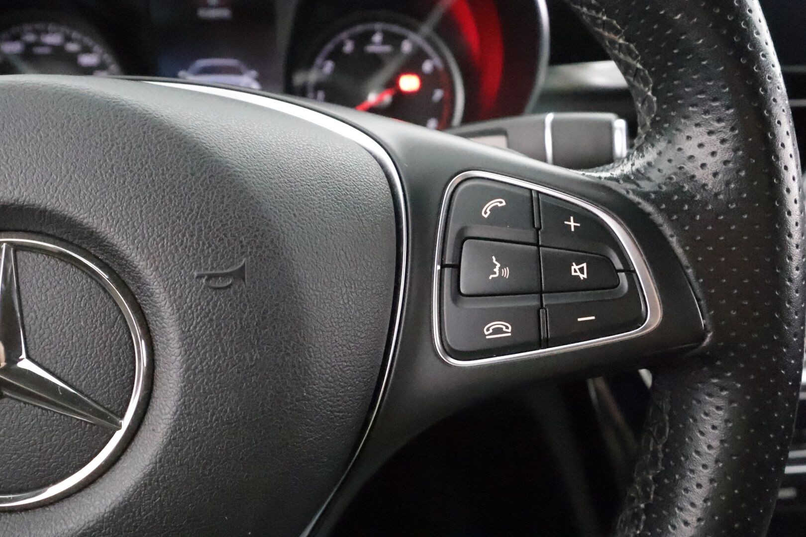 Mercedes-Benz C 2018 200 4Matic A Edition Avantgarde * Vakkari / Sportpenkit / ILS-LED / P.tutkat / Android / Bluetooth * - Suomi-auto / Kahdet renkaat - HULLUT BLACKWEEK JATKOT - KORKOTARJOUS 2,49%