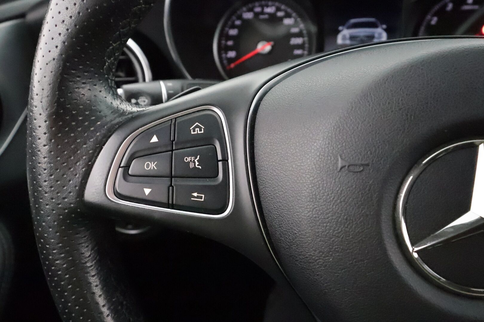 Mercedes-Benz C 2018 200 4Matic A Edition Avantgarde * Vakkari / Sportpenkit / ILS-LED / P.tutkat / Android / Bluetooth * - Suomi-auto / Kahdet renkaat - HULLUT BLACKWEEK JATKOT - KORKOTARJOUS 2,49%