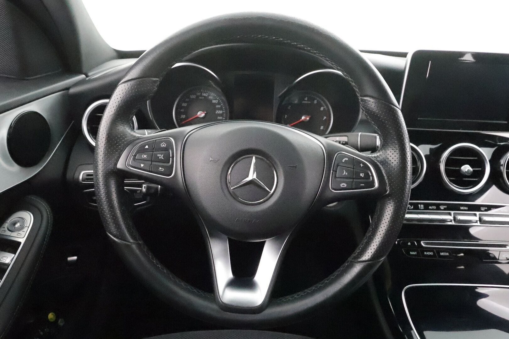 Mercedes-Benz C 2018 200 4Matic A Edition Avantgarde * Vakkari / Sportpenkit / ILS-LED / P.tutkat / Android / Bluetooth * - Suomi-auto / Kahdet renkaat - HULLUT BLACKWEEK JATKOT - KORKOTARJOUS 2,49%