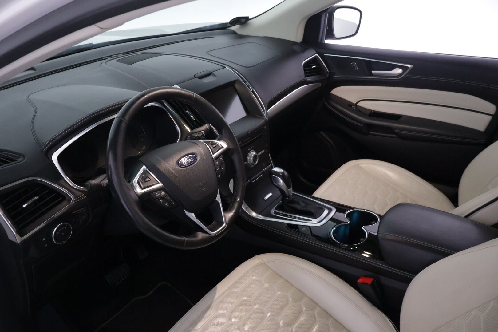 Ford Edge 2018 2,0 TDCi 210hv PowerShift A6 AWD Vignale 5D - | Muistipenkit | Panorama | Ilmastoidut etuistuimet | P. kamera | Webasto | Navi | Vetokoukku l