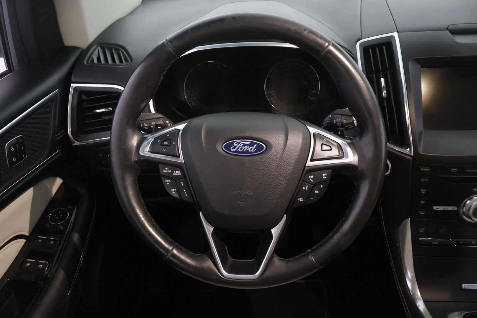Ford Edge 2018 2,0 TDCi 210hv PowerShift A6 AWD Vignale 5D - | Muistipenkit | Panorama | Ilmastoidut etuistuimet | P. kamera | Webasto | Navi | Vetokoukku l