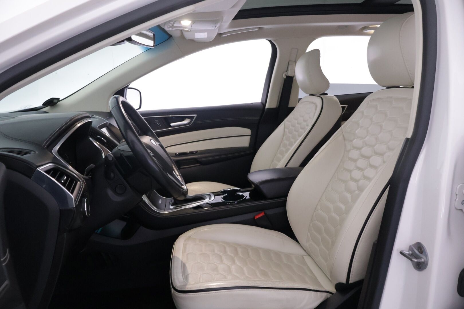 Ford Edge 2018 2,0 TDCi 210hv PowerShift A6 AWD Vignale 5D - | Muistipenkit | Panorama | Ilmastoidut etuistuimet | P. kamera | Webasto | Navi | Vetokoukku l