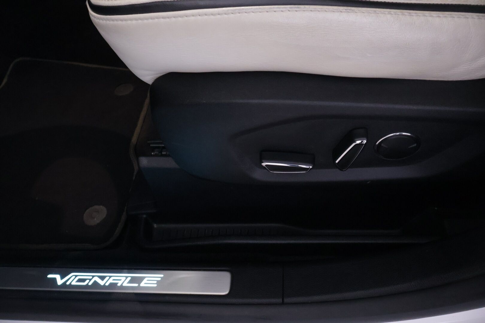 Ford Edge 2018 2,0 TDCi 210hv PowerShift A6 AWD Vignale 5D - | Muistipenkit | Panorama | Ilmastoidut etuistuimet | P. kamera | Webasto | Navi | Vetokoukku l
