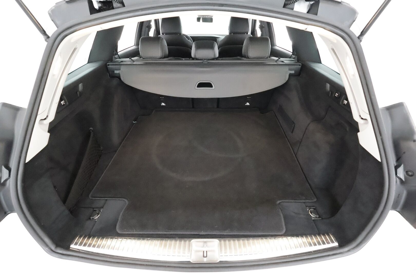 Mercedes-Benz E 2018 200 d T A Edition One Business * Suomi-auto / Vakkari / P.kamera / LED / Navi / Puolinahat / Sähkökontti * - Kahdet renkaat aluvanteilla / Merkkihuollettu - HULLU BLACKWEEK KORKOTARJOUS 2,49%