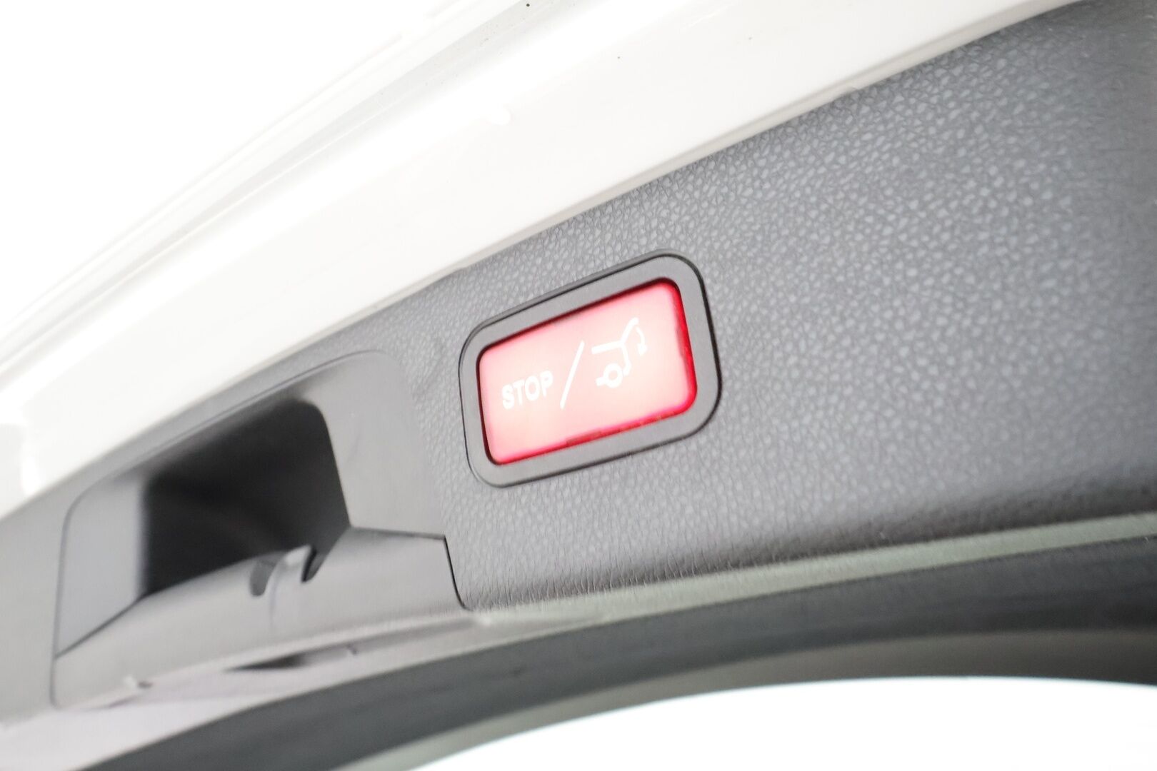 Mercedes-Benz E 2018 200 d T A Edition One Business * Suomi-auto / Vakkari / P.kamera / LED / Navi / Puolinahat / Sähkökontti * - Kahdet renkaat aluvanteilla / Merkkihuollettu / Lohkolämmitin