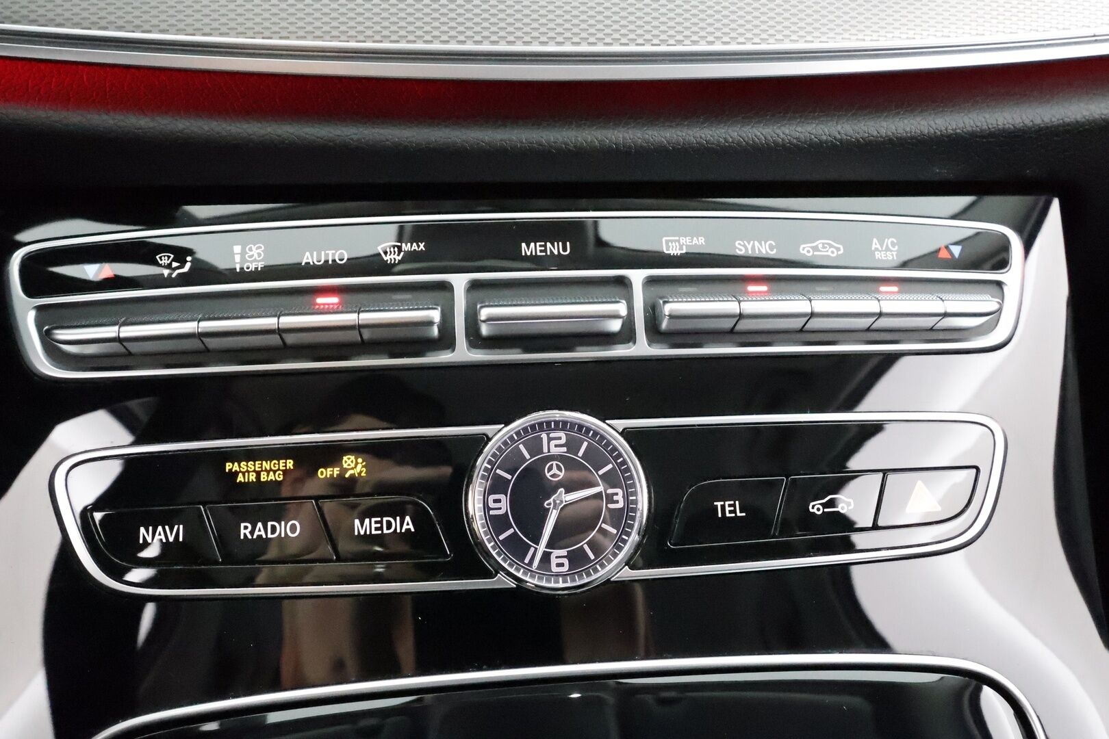 Mercedes-Benz E 2018 200 d T A Edition One Business * Suomi-auto / Vakkari / P.kamera / LED / Navi / Puolinahat / Sähkökontti * - Kahdet renkaat aluvanteilla / Merkkihuollettu / Lohkolämmitin