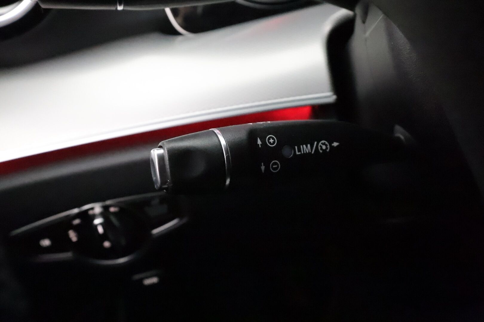 Mercedes-Benz E 2018 200 d T A Edition One Business * Suomi-auto / Vakkari / P.kamera / LED / Navi / Puolinahat / Sähkökontti * - Kahdet renkaat aluvanteilla / Merkkihuollettu / Lohkolämmitin