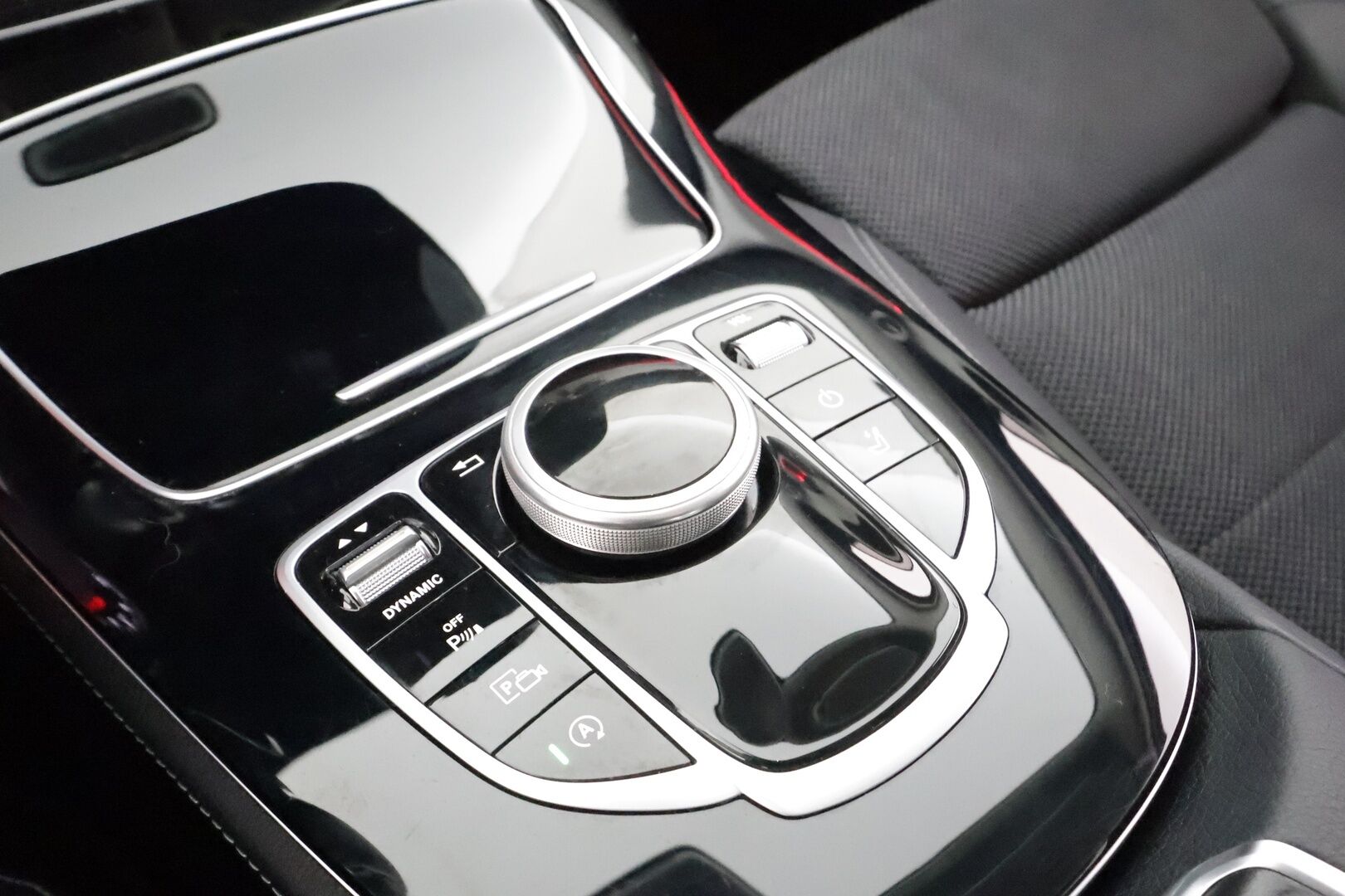 Mercedes-Benz E 2018 200 d T A Edition One Business * Suomi-auto / Vakkari / P.kamera / LED / Navi / Puolinahat / Sähkökontti * - Kahdet renkaat aluvanteilla / Merkkihuollettu / Lohkolämmitin