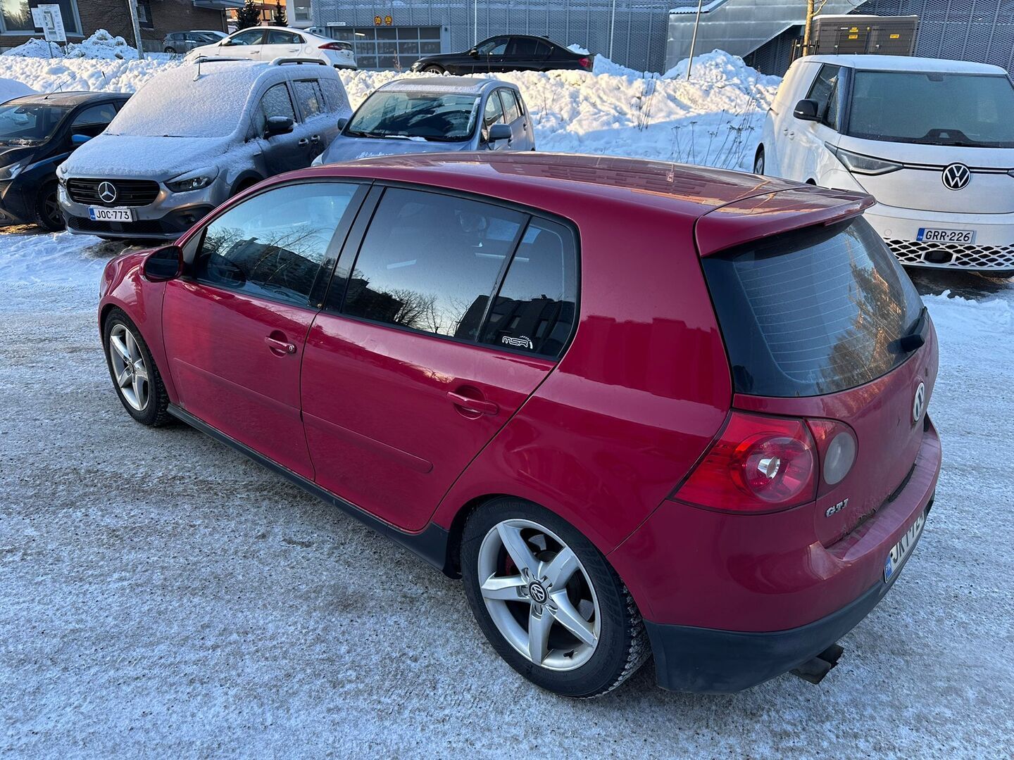 Volkswagen Golf 2005 GTI 2,0 turbo 147 kW FSI - YritysOutlet - myydään vain yrityksille!! - - Ripeäkulkuinen pikkulaittoa vaativa tehokas GTI! Uudet Hakkapeliitta 10 nastarenkaat, uudet jarrulevyt ja palat joka nurkassa sekä todella hyvät kesät