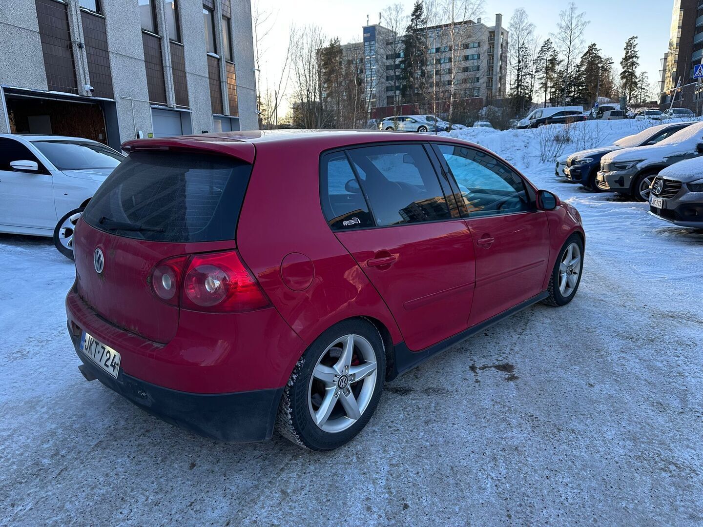 Volkswagen Golf 2005 GTI 2,0 turbo 147 kW FSI - YritysOutlet - myydään vain yrityksille!! - - Ripeäkulkuinen pikkulaittoa vaativa tehokas GTI! Uudet Hakkapeliitta 10 nastarenkaat, uudet jarrulevyt ja palat joka nurkassa sekä todella hyvät kesät