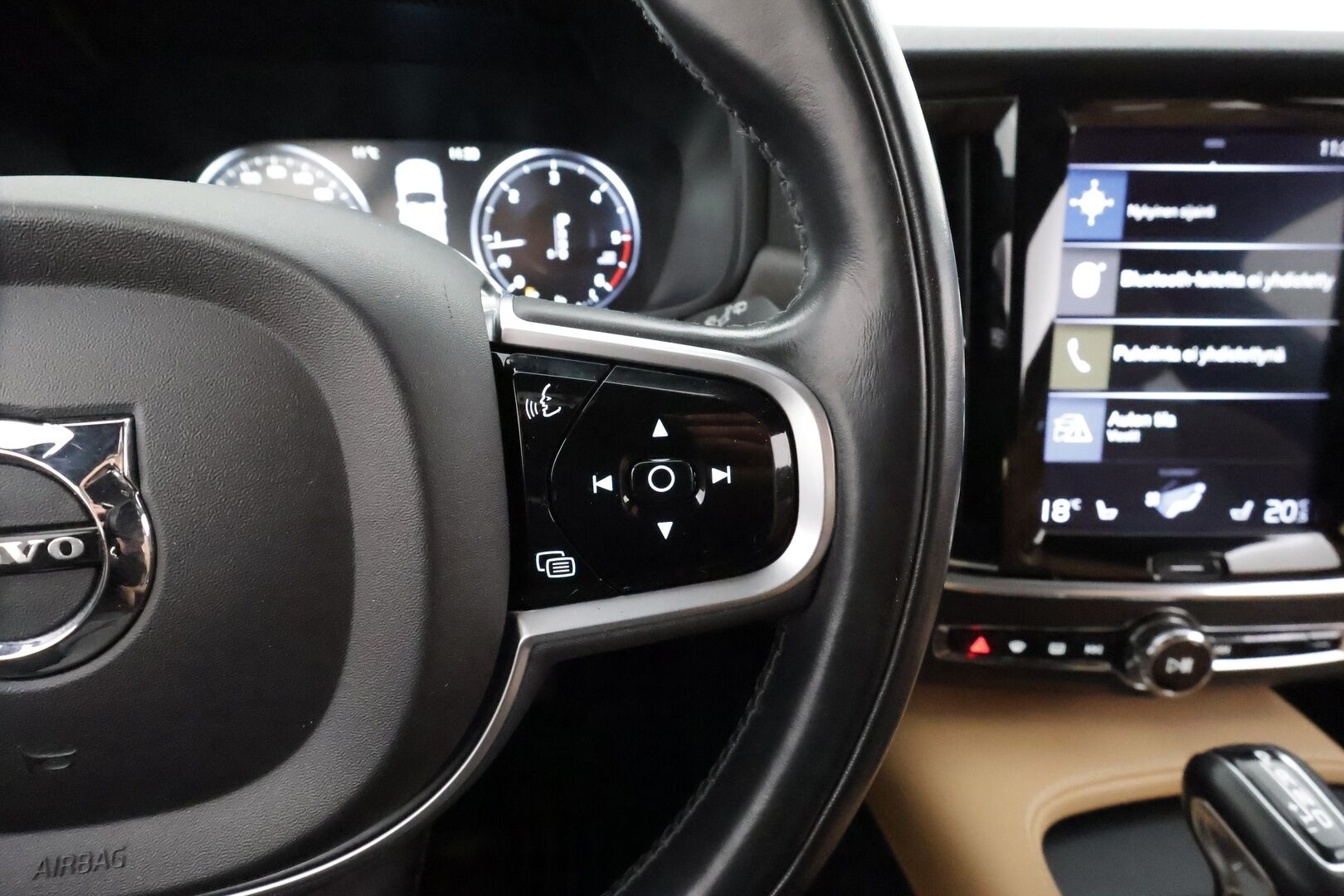 Volvo V90 Cross Country 2018 D4 AWD Business Plus aut * ACC / Webasto / Koukku / Ruskeat nahat / Navi / LED / Keyless / Ratinlämmitin * - EI AD-Blueta! / Suomi-auto / Kahdet renkaat aluvanteilla