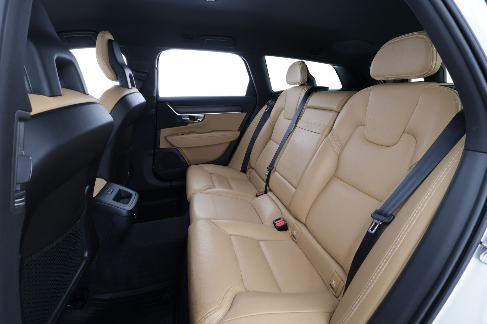 Volvo V90 Cross Country 2018 D4 AWD Business Plus aut * ACC / Webasto / Koukku / Ruskeat nahat / Navi / LED / Keyless / Ratinlämmitin * - EI AD-Blueta! / Suomi-auto / Kahdet renkaat aluvanteilla