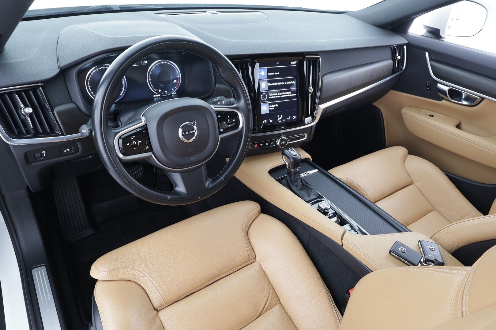 Volvo V90 Cross Country 2018 D4 AWD Business Plus aut * ACC / Webasto / Koukku / Ruskeat nahat / Navi / LED / Keyless / Ratinlämmitin * - EI AD-Blueta! / Suomi-auto / Kahdet renkaat aluvanteilla
