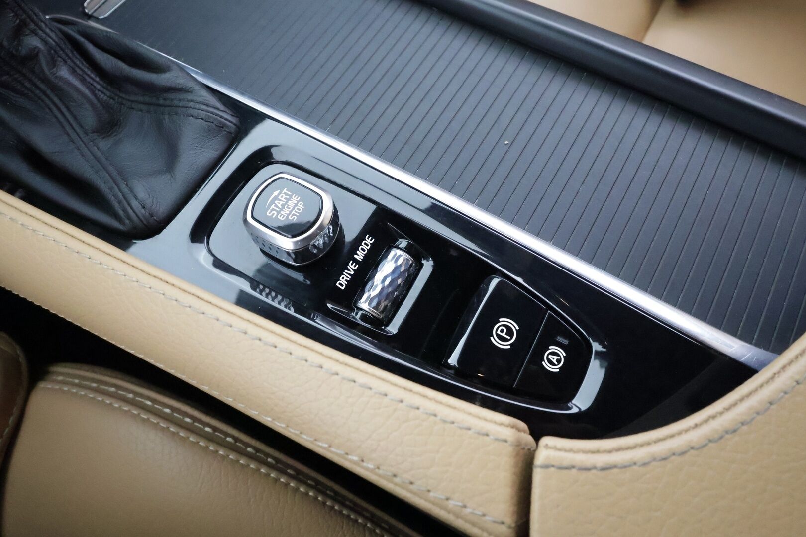 Volvo V90 Cross Country 2018 D4 AWD Business Plus aut * ACC / Webasto / Koukku / Ruskeat nahat / Navi / LED / Keyless / Ratinlämmitin * - EI AD-Blueta! / Suomi-auto / Kahdet renkaat aluvanteilla
