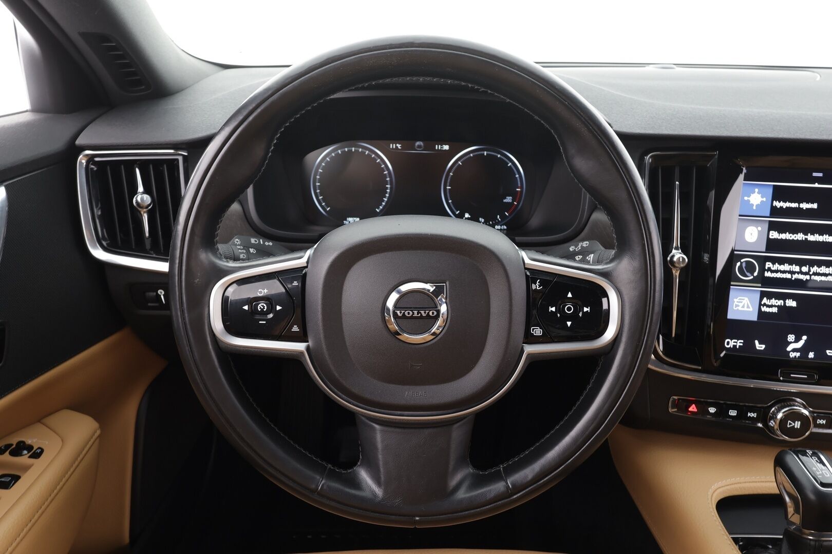 Volvo V90 Cross Country 2018 D4 AWD Business Plus aut * ACC / Webasto / Koukku / Ruskeat nahat / Navi / LED / Keyless / Ratinlämmitin * - EI AD-Blueta! / Suomi-auto / Kahdet renkaat aluvanteilla
