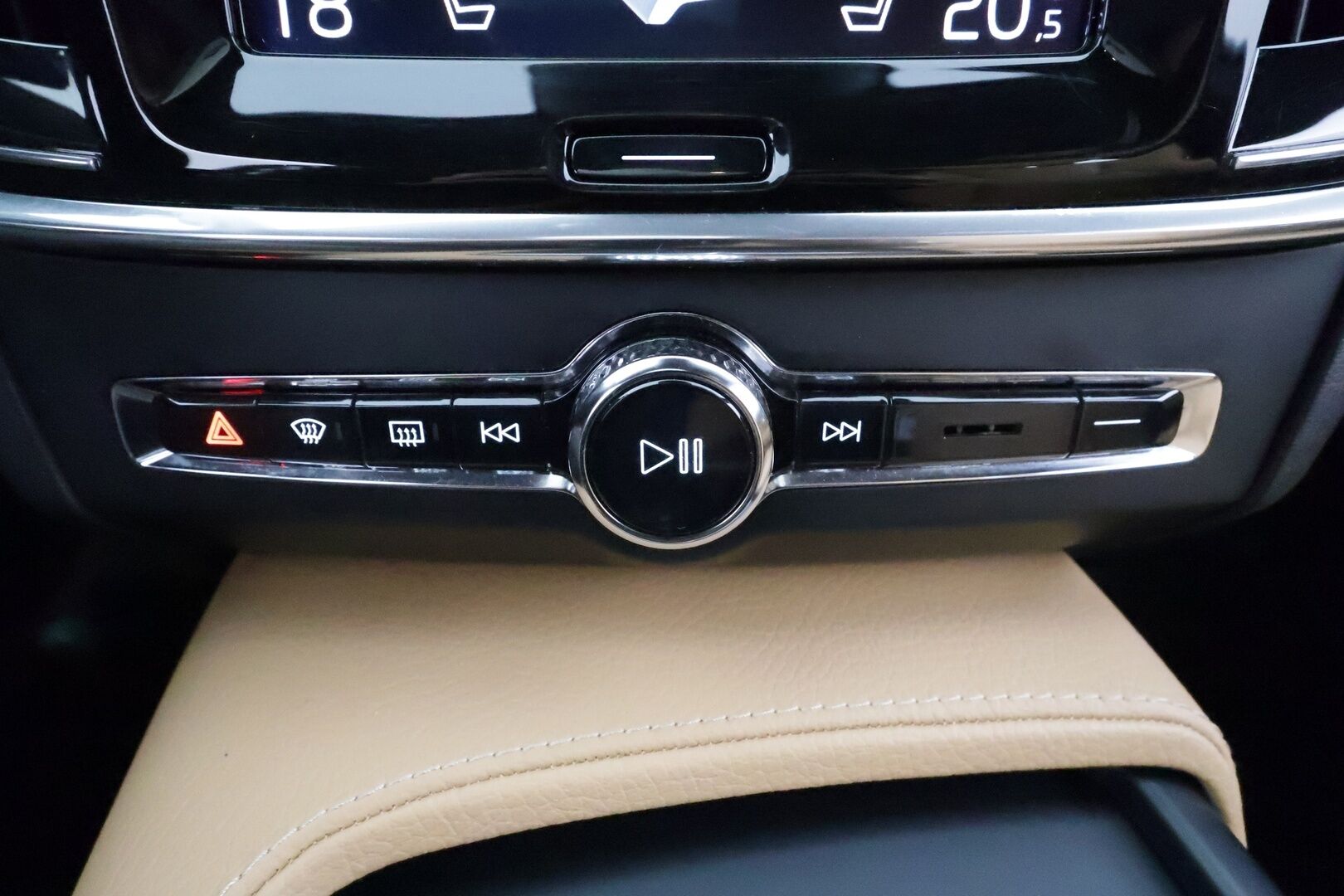 Volvo V90 Cross Country 2018 D4 AWD Business Plus aut * ACC / Webasto / Koukku / Ruskeat nahat / Navi / LED / Keyless / Ratinlämmitin * - EI AD-Blueta! / Suomi-auto / Kahdet renkaat aluvanteilla