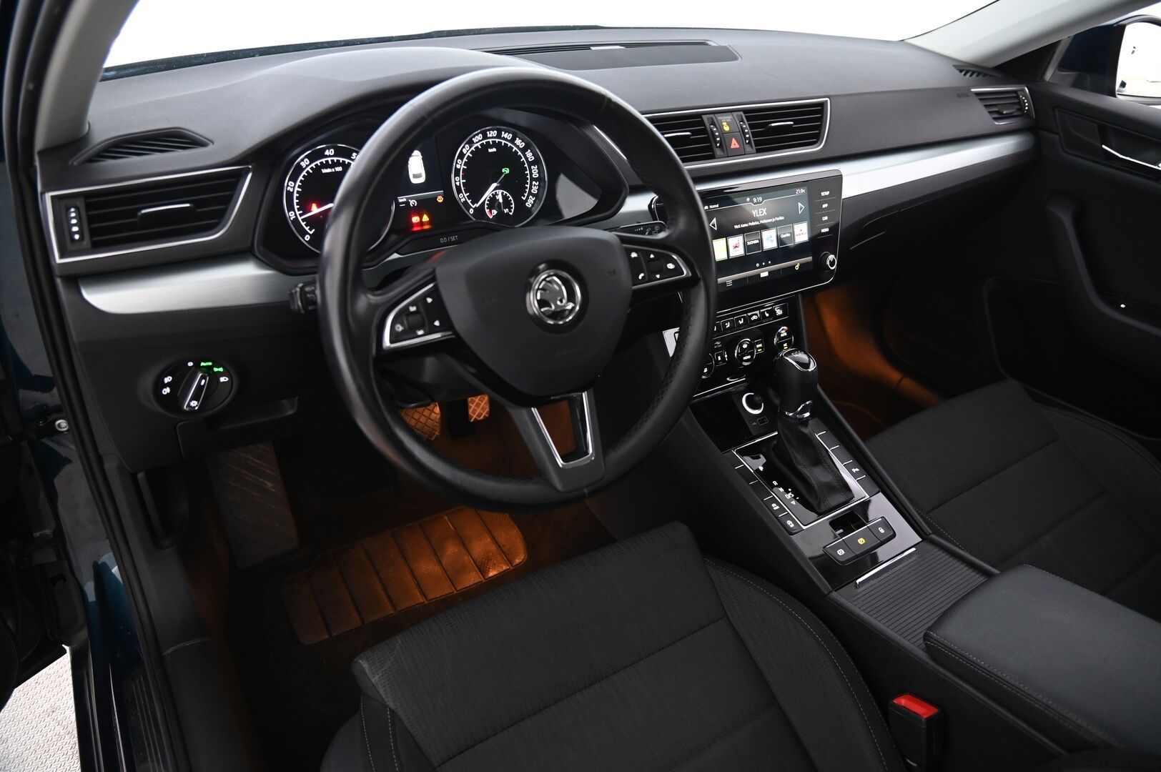 Skoda Superb 2018 Combi 1,4 TSI ACT Ambition BusinessLine DSG Autom *Webasto / Suomi-auto / Appconnect / Lämmitettävä ohjauspyörä* - *2X Renkaat aluvanteilla / jakopää tehty 2024 / LED Lisävalo*