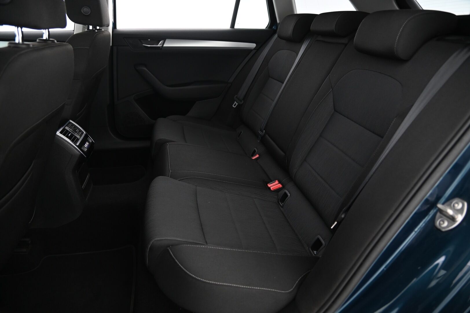 Skoda Superb 2018 Combi 1,4 TSI ACT Ambition BusinessLine DSG Autom *Webasto / Suomi-auto / Appconnect / Lämmitettävä ohjauspyörä* - *2X Renkaat aluvanteilla / jakopää tehty 2024 / LED Lisävalo*