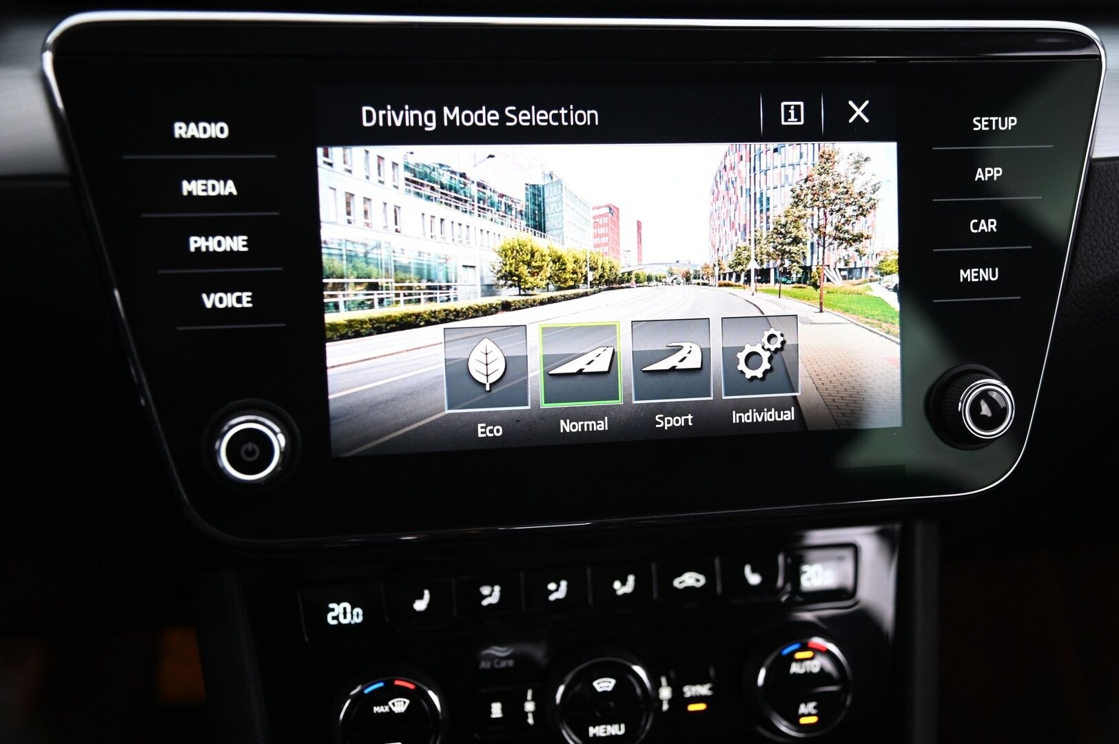 Skoda Superb 2018 Combi 1,4 TSI ACT Ambition BusinessLine DSG Autom *Webasto / Suomi-auto / Appconnect / Lämmitettävä ohjauspyörä* - *2X Renkaat aluvanteilla / jakopää tehty 2024 / LED Lisävalo*