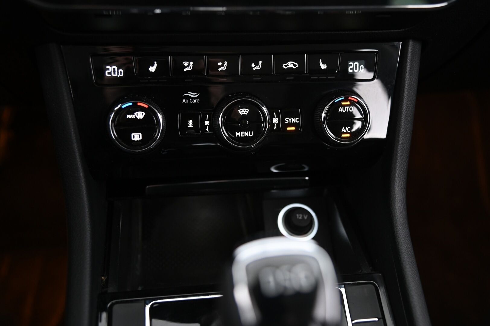 Skoda Superb 2018 Combi 1,4 TSI ACT Ambition BusinessLine DSG Autom *Webasto / Suomi-auto / Appconnect / Lämmitettävä ohjauspyörä* - *2X Renkaat aluvanteilla / jakopää tehty 2024 / LED Lisävalo*