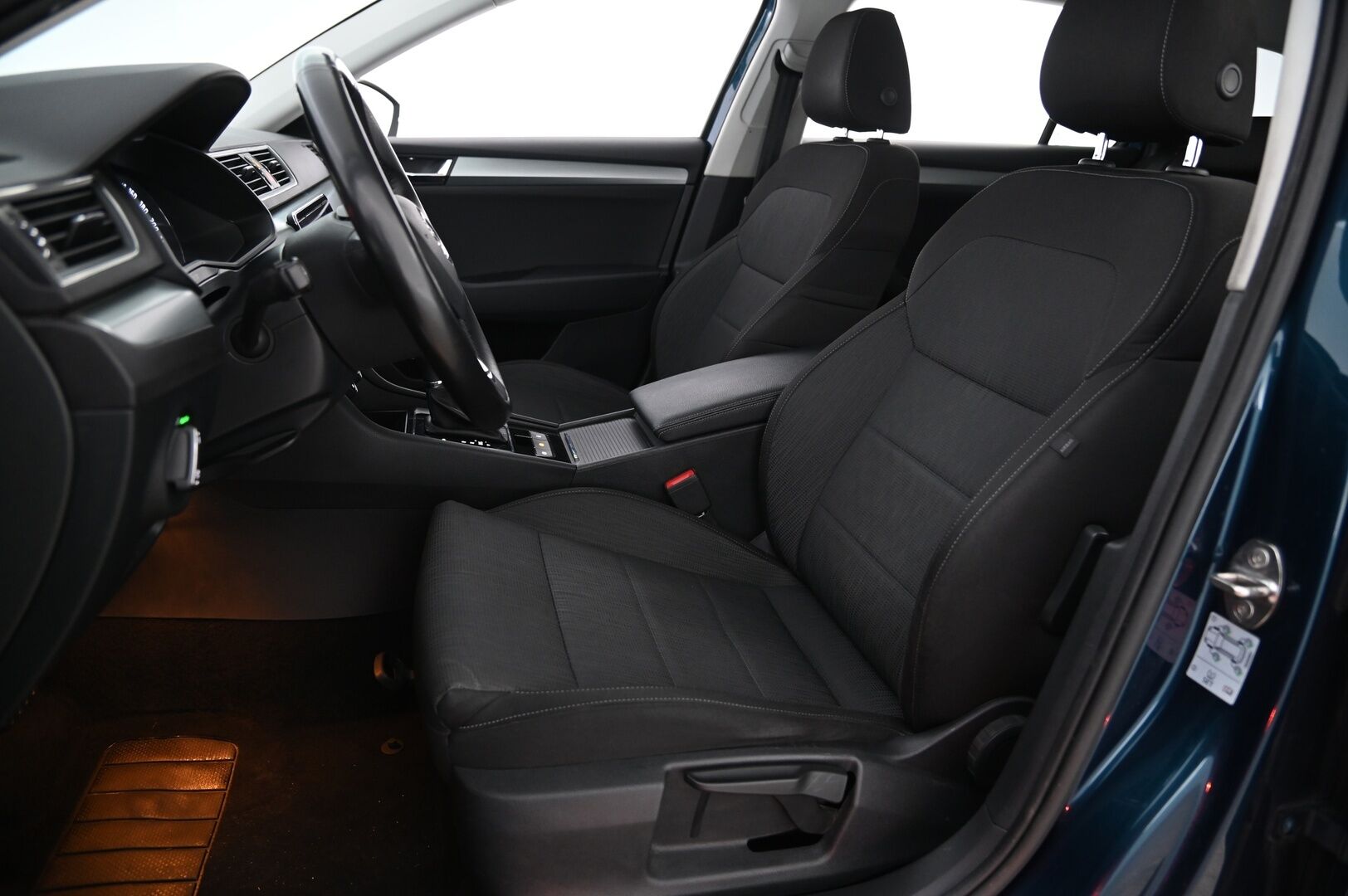 Skoda Superb 2018 Combi 1,4 TSI ACT Ambition BusinessLine DSG Autom *Webasto / Suomi-auto / Appconnect / Lämmitettävä ohjauspyörä* - *2X Renkaat aluvanteilla / jakopää tehty 2024 / LED Lisävalo*