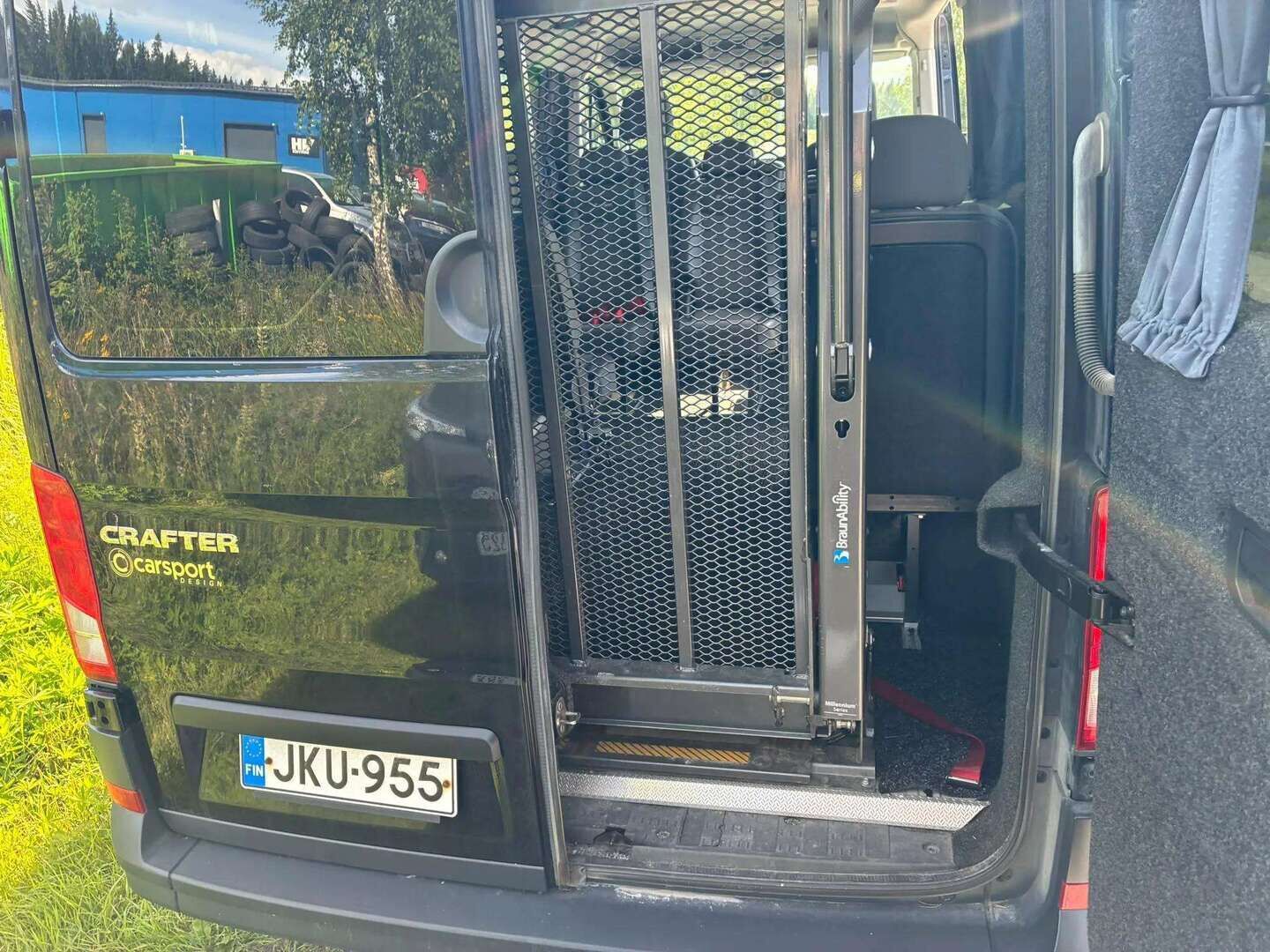 Volkswagen Crafter 2018 2.0 TDI Carsport VIP GLE 9-paikkainen Esteetön - ALV | Sähköovet | Invahissi | Ground Zero-hifit | Carsport-design | Peruutuskamera | Asiallinen huoltohistoria | Katsastettu 6/26