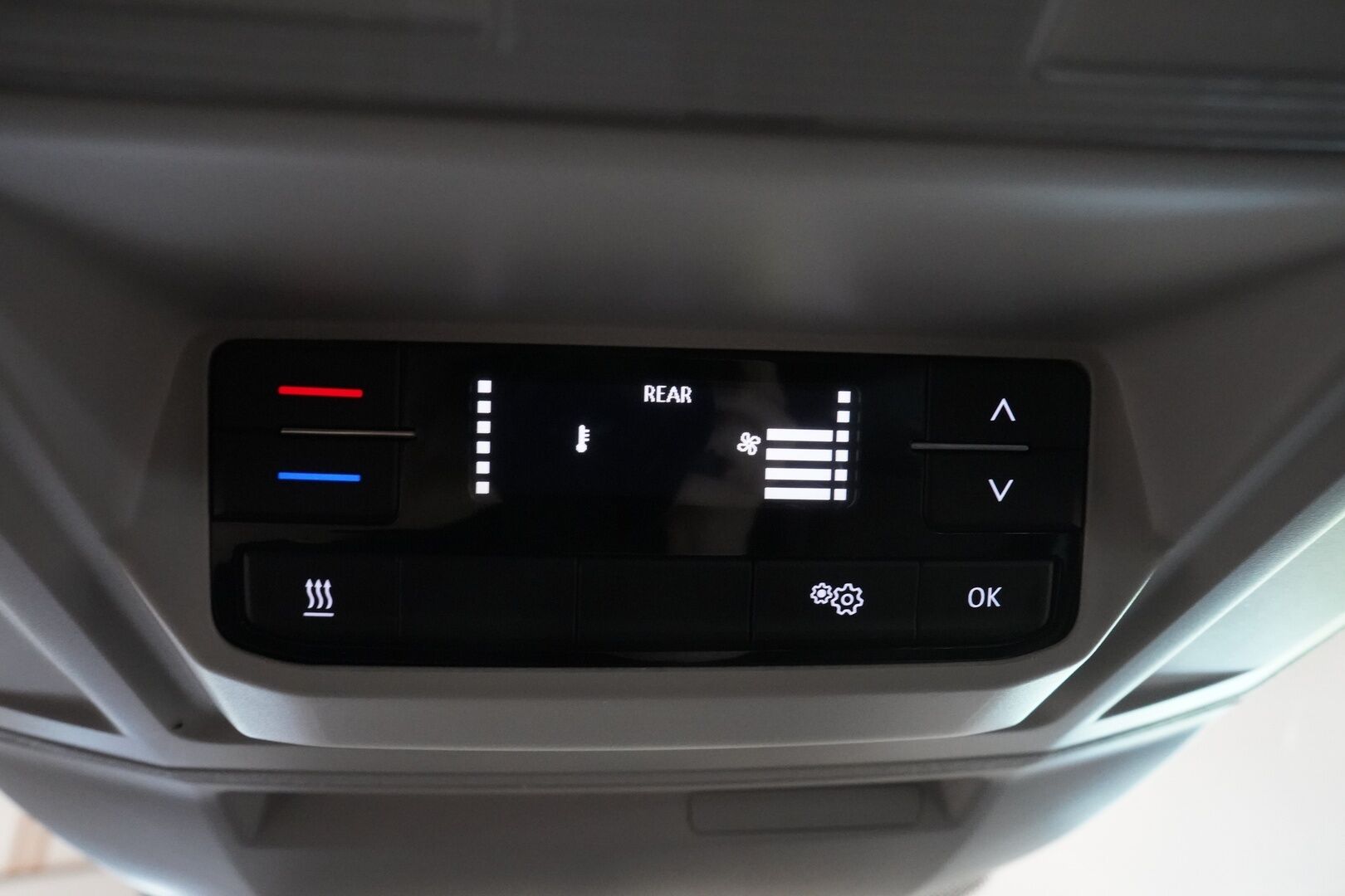 Volkswagen Crafter 2018 2.0 TDI Carsport VIP GLE 9-paikkainen Esteetön - ALV | Sähköovet | Invahissi | Ground Zero-hifit | Carsport-design | Peruutuskamera | Sähkötoiminen liukuovi | Asiallinen huoltohistoria | Katsastettu 6/26