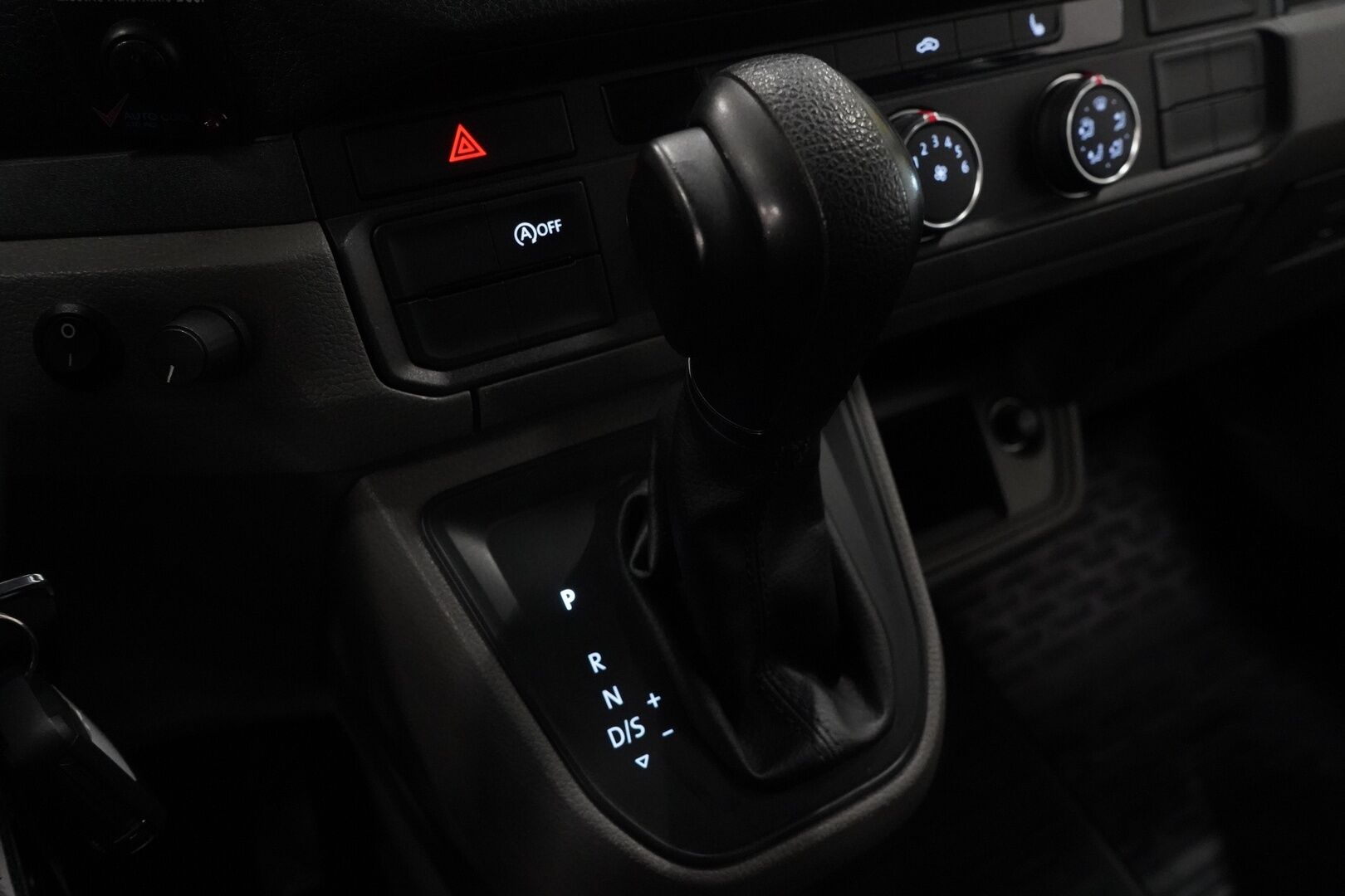 Volkswagen Crafter 2018 2.0 TDI Carsport VIP GLE 9-paikkainen Esteetön - ALV | Sähköovet | Invahissi | Ground Zero-hifit | Carsport-design | Peruutuskamera | Sähkötoiminen liukuovi | Asiallinen huoltohistoria | Katsastettu 6/26