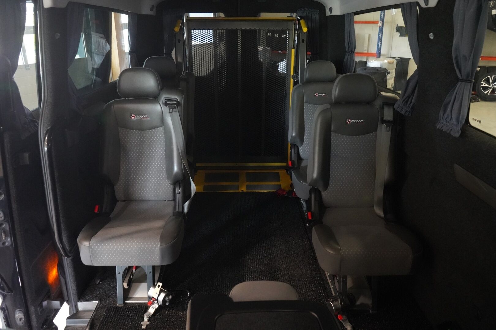 Volkswagen Crafter 2018 2.0 TDI Carsport VIP GLE 9-paikkainen Esteetön - ALV | Sähköovet | Invahissi | Ground Zero-hifit | Carsport-design | Peruutuskamera | Sähkötoiminen liukuovi | Asiallinen huoltohistoria | Katsastettu 6/26