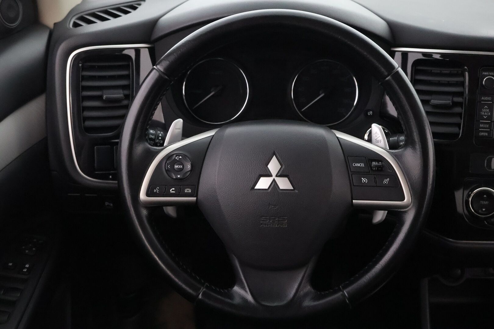 Mitsubishi Outlander 2014 MYYDÄÄN HUUTOKAUPAT.COM