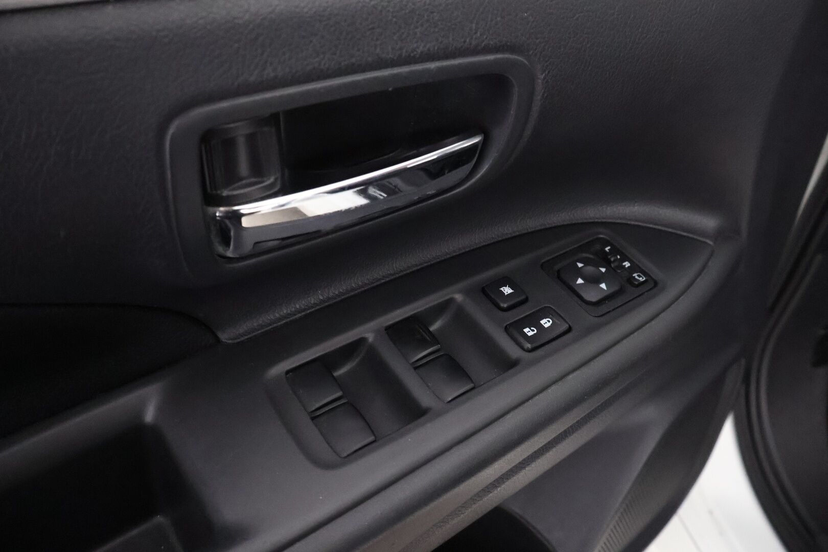 Mitsubishi Outlander 2014 MYYDÄÄN HUUTOKAUPAT.COM