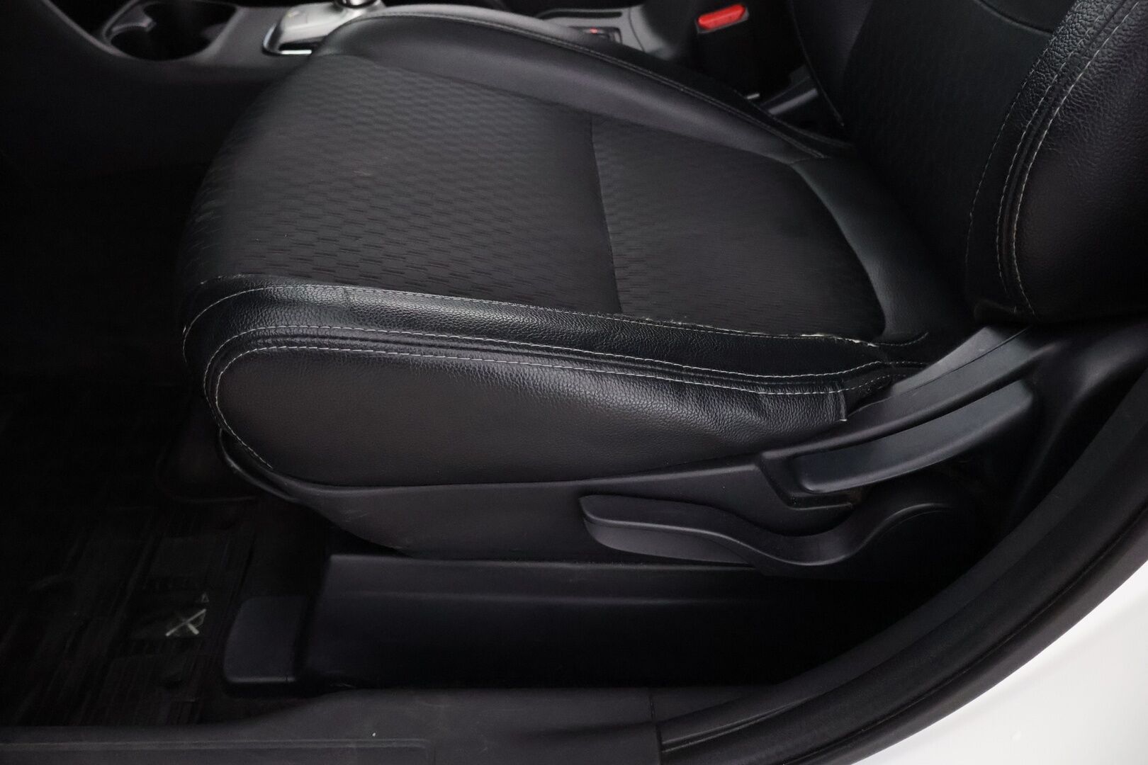 Mitsubishi Outlander 2014 MYYDÄÄN HUUTOKAUPAT.COM