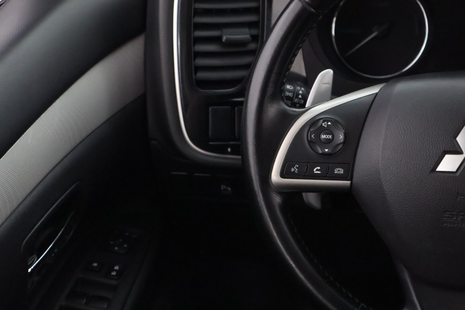 Mitsubishi Outlander 2014 MYYDÄÄN HUUTOKAUPAT.COM