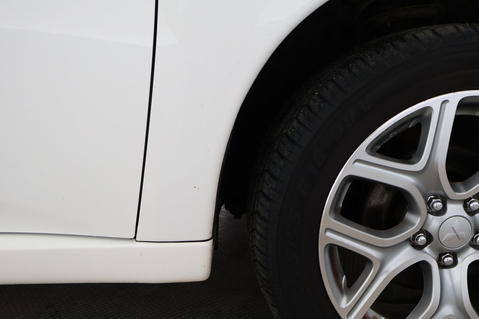 Mitsubishi Outlander 2014 MYYDÄÄN HUUTOKAUPAT.COM