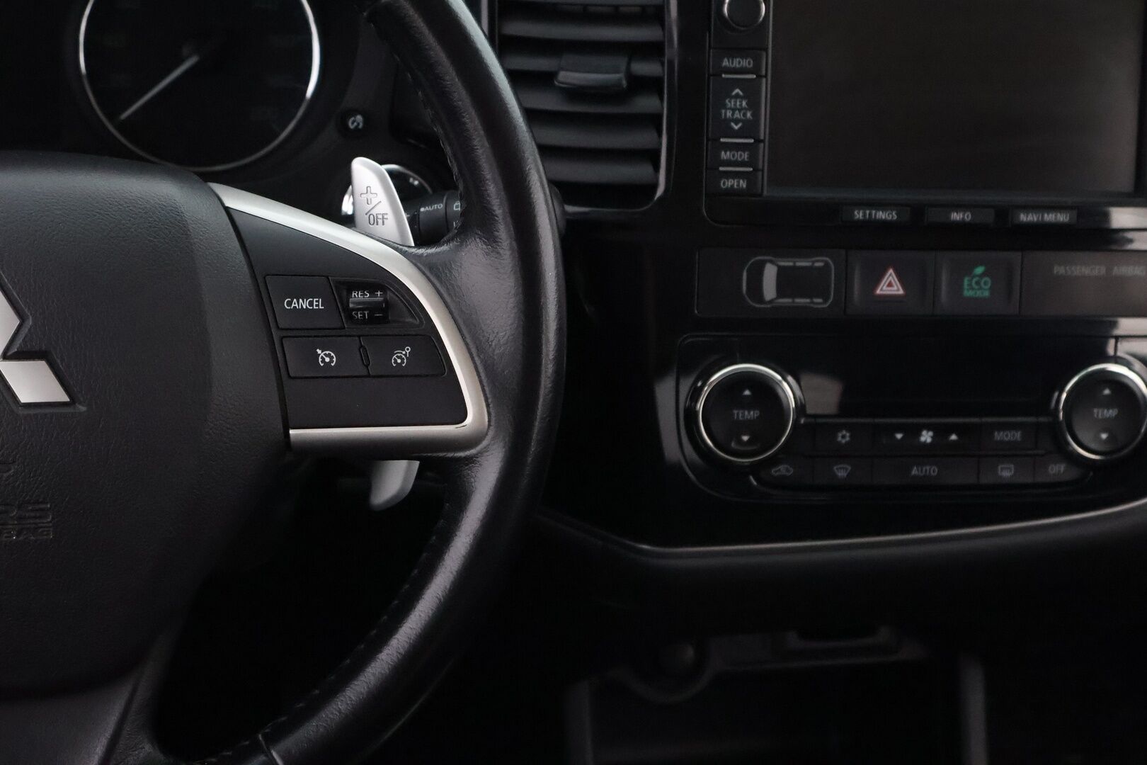 Mitsubishi Outlander 2014 MYYDÄÄN HUUTOKAUPAT.COM
