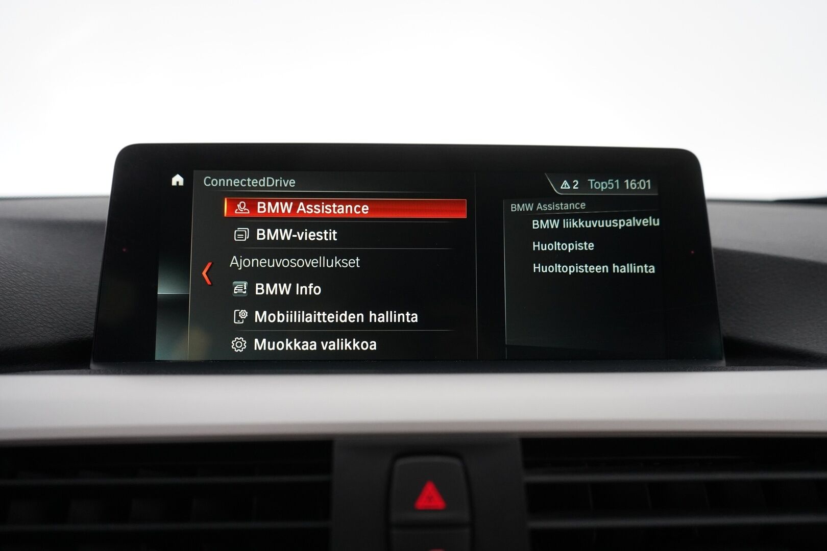 BMW 330 2018 F30 Sedan 330e A Business Exclusive *Lämmitettävä ohjauspyörä / Nahat / Sporttipenkit / Tutkat / Proffa navi* - Suomi-Auto / Viimeisin huolto 97tkm / 10.25 / Merkkihuollettu säännöllisesti / Kahdet renkaat aluvantein