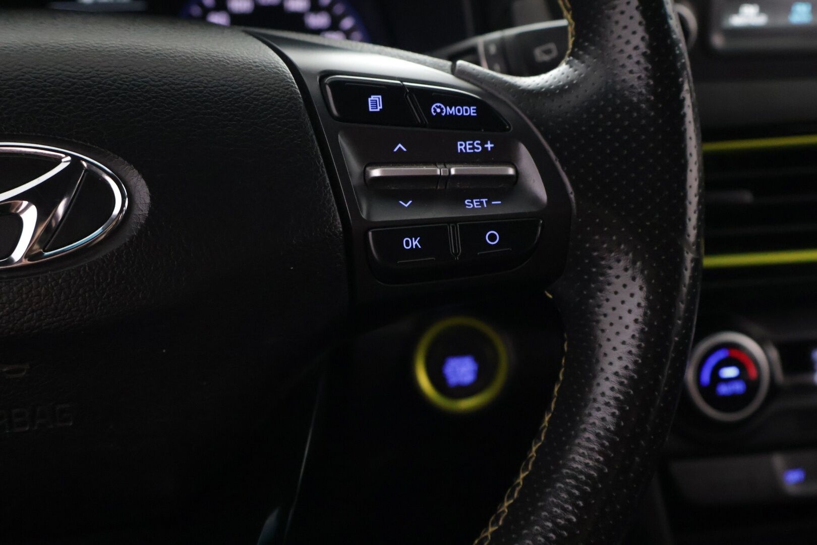 Hyundai KONA 2018 1,0 T-GDI 6MT Style Launch Edition//Ilmastoidutpenkit//Kaistavahti//ratinlämmitin//HUD// - | Suomi-auto | Tutkat | P.kamera | Kaistavahti | Blis |