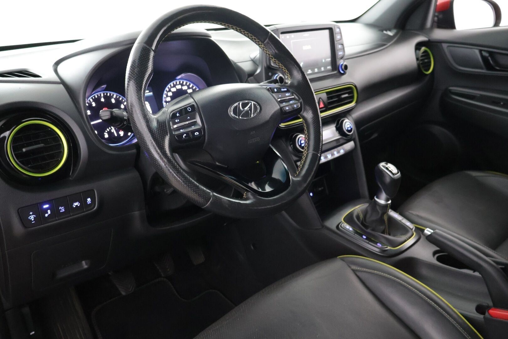 Hyundai KONA 2018 1,0 T-GDI 6MT Style Launch Edition//Ilmastoidutpenkit//Kaistavahti//ratinlämmitin//HUD// - | Suomi-auto | Tutkat | P.kamera | Kaistavahti | Blis |