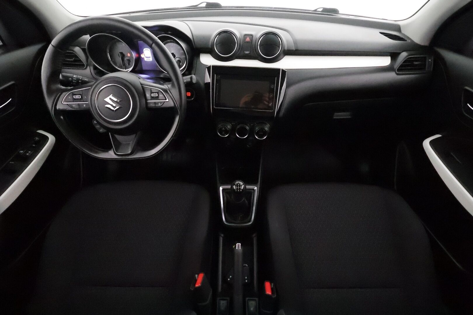 Suzuki Swift 2018 1,2 DUALJET 4WD GLX 5MT HYBRID **Adapt.vakkari / P.kamera / Koukku / Navi / Auto ilmastointi / LED** - Suomi-auto / Merkkihuollettu / Kahdet renkaat aluvanteilla / KeylessGo