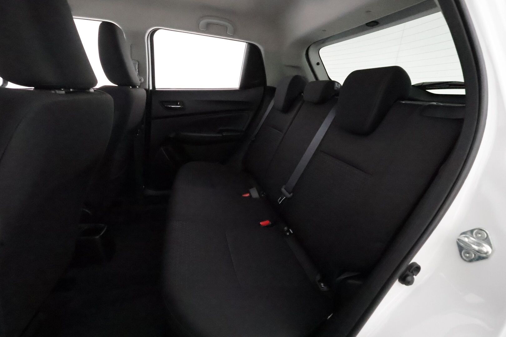 Suzuki Swift 2018 1,2 DUALJET 4WD GLX 5MT HYBRID **Adapt.vakkari / P.kamera / Koukku / Navi / Auto ilmastointi / LED** - Suomi-auto / Merkkihuollettu / Kahdet renkaat aluvanteilla / KeylessGo